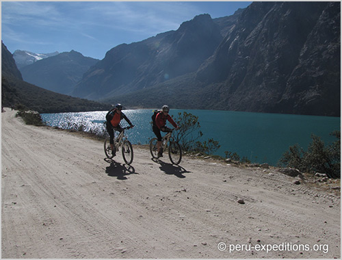 Peru: Mountainbike Trans-Cordillera Blanca Huascaran-Circuit - Punta Olimpica (4890 m)
